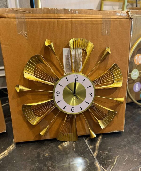 Madhuram Metal clock